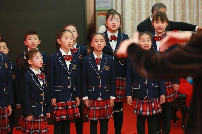 庆新春完美体育官网、尝美食小爱小嘉成绩满满(图2)
