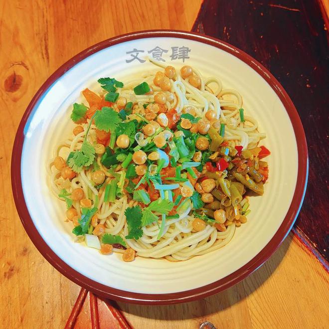 完美体育官网保定美食舆图：一碗文食肆热干面好吃又解馋(图1)