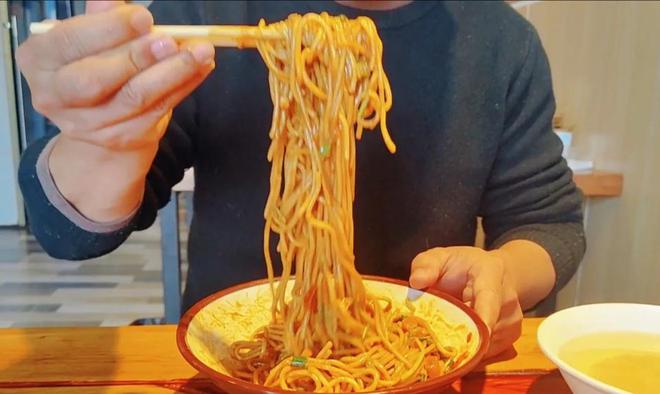 完美体育官网保定美食舆图：一碗文食肆热干面好吃又解馋(图4)