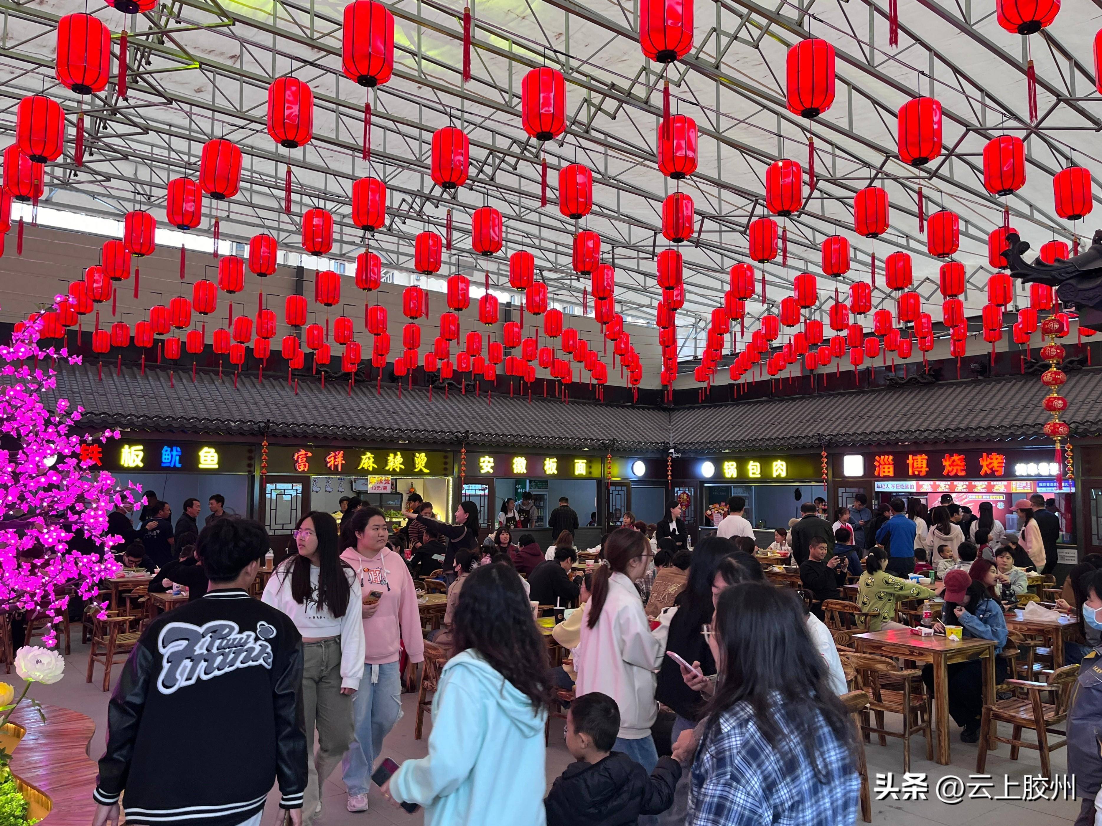 完美体育官网胶州：海大夜市点亮“烟火气”(图1)